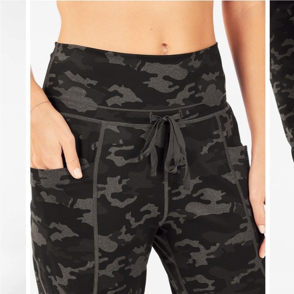 FABLETICS Maj Foldover Drawstring Waistband Pocket Camo Atheleisure Yoga Jogger - Picture 2 of 11